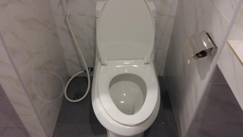 Dee Dee Mansion Airport Apartment Nai Yang Beach Екстериор снимка