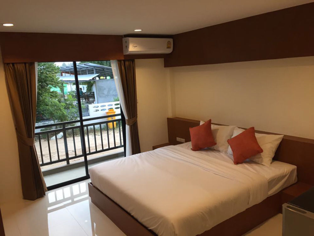 Dee Dee Mansion Airport Apartment Nai Yang Beach Екстериор снимка